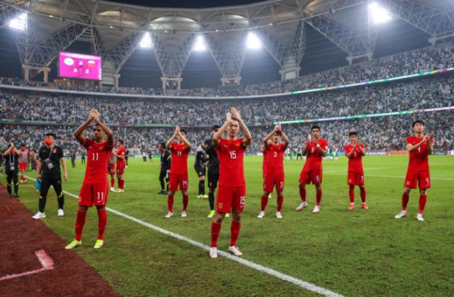 BOB半岛体育APP-【话题】我们究竟在批评国足和李铁什么？